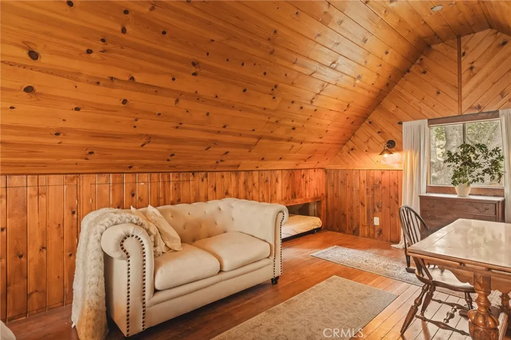 2643 Soutar Running Springs, CA 92382