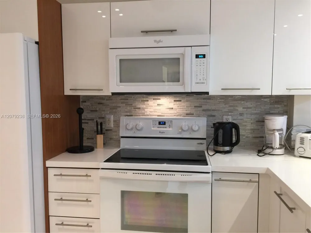 18100 Bay Rd #809 Sunny Isles Beach, FL 33160