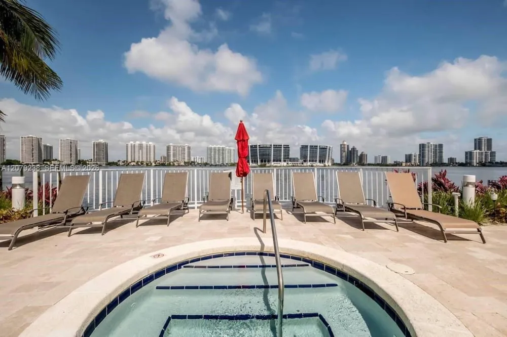 18100 Bay Rd #809 Sunny Isles Beach, FL 33160