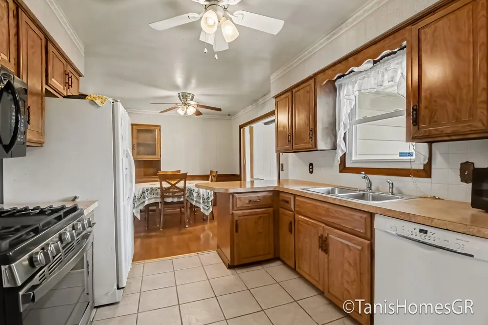 7556 Terrace Lane Jenison, MI 49428