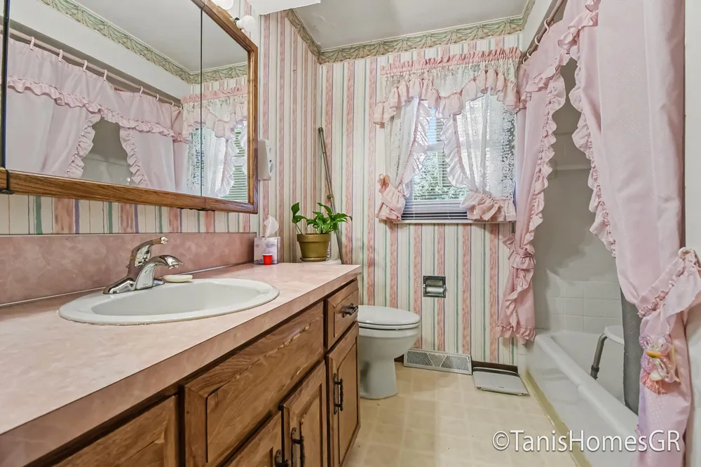 7556 Terrace Lane Jenison, MI 49428