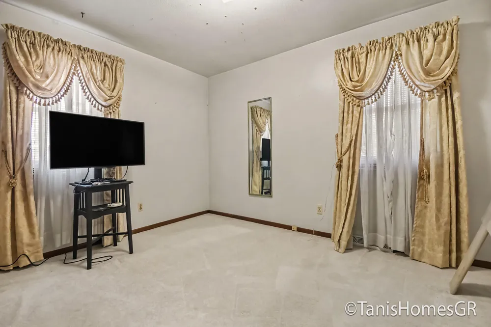 7556 Terrace Lane Jenison, MI 49428