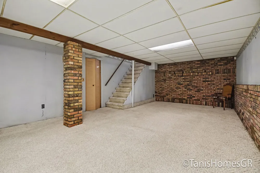 7556 Terrace Lane Jenison, MI 49428