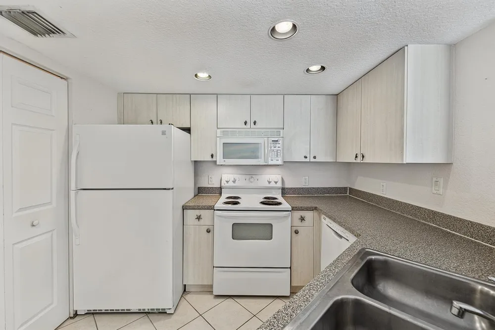 1801 FLAGLER DRIVE #631 West Palm Beach, FL 33407