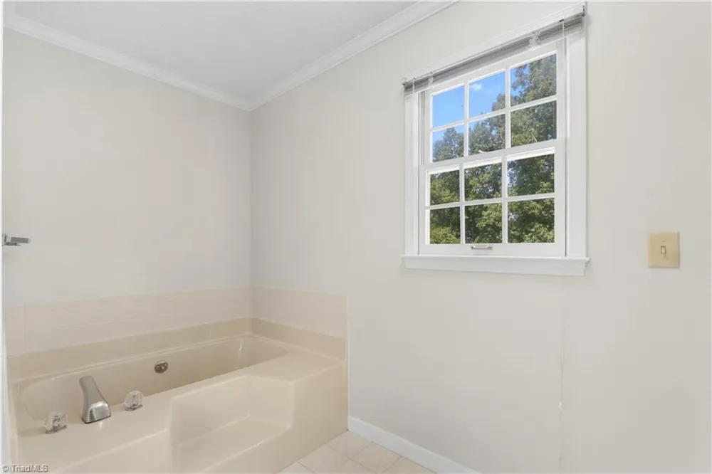 6917 August Drive Clemmons, NC 27012