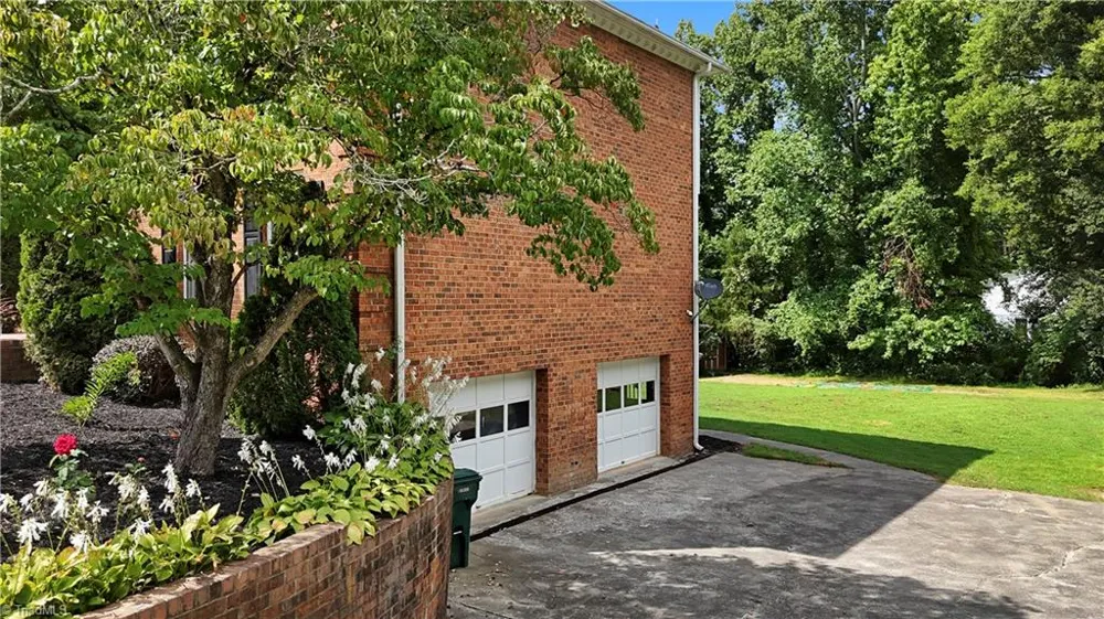 6917 August Drive Clemmons, NC 27012