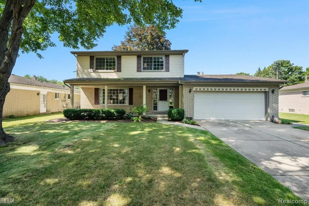 32229 Cambridge Drive Warren City, MI 48093