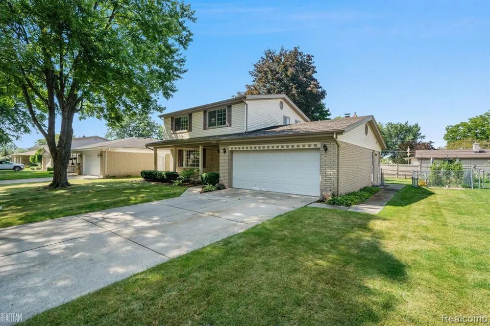 32229 Cambridge Drive Warren City, MI 48093