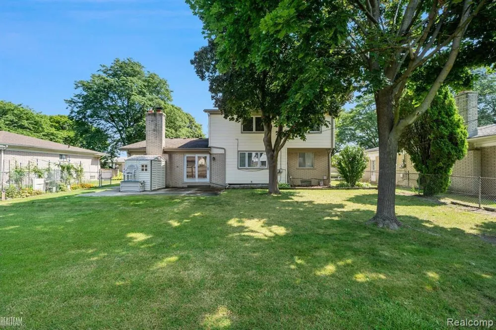 32229 Cambridge Drive Warren City, MI 48093