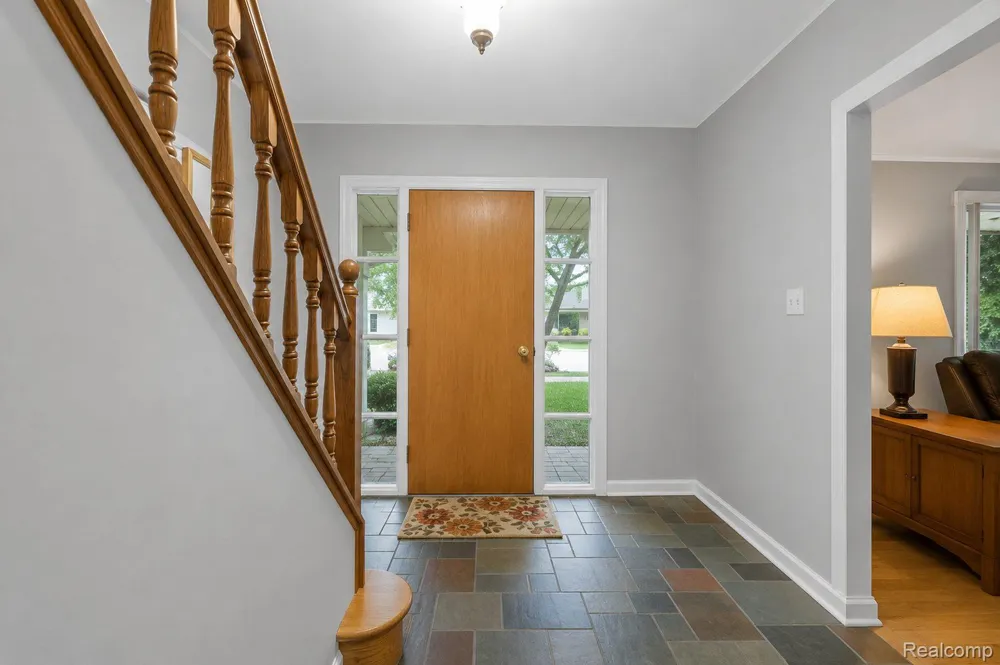 32229 Cambridge Drive Warren City, MI 48093