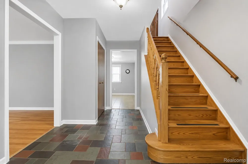 32229 Cambridge Drive Warren City, MI 48093