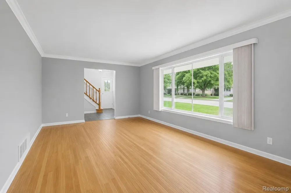 32229 Cambridge Drive Warren City, MI 48093