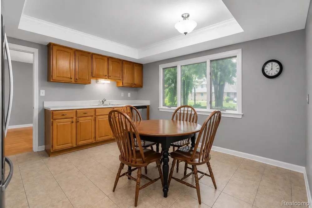 32229 Cambridge Drive Warren City, MI 48093