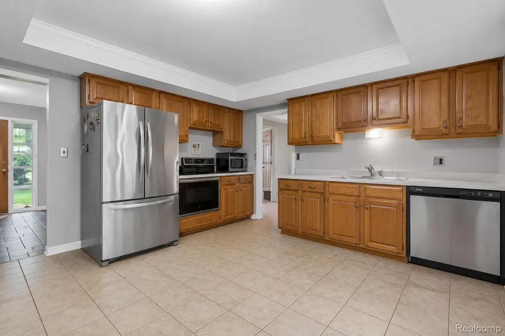32229 Cambridge Drive Warren City, MI 48093