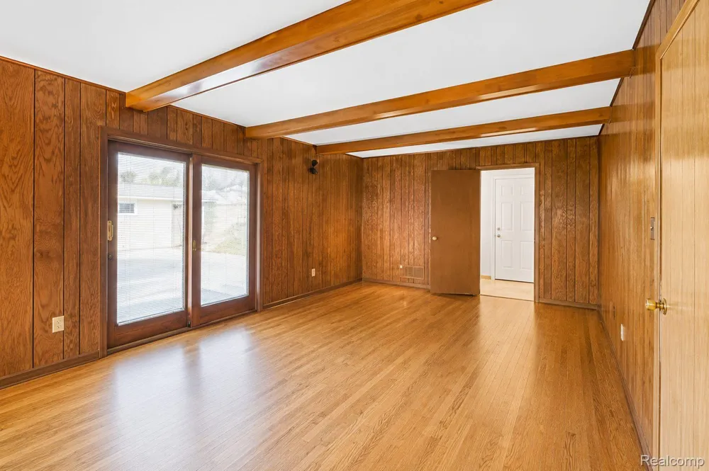 32229 Cambridge Drive Warren City, MI 48093