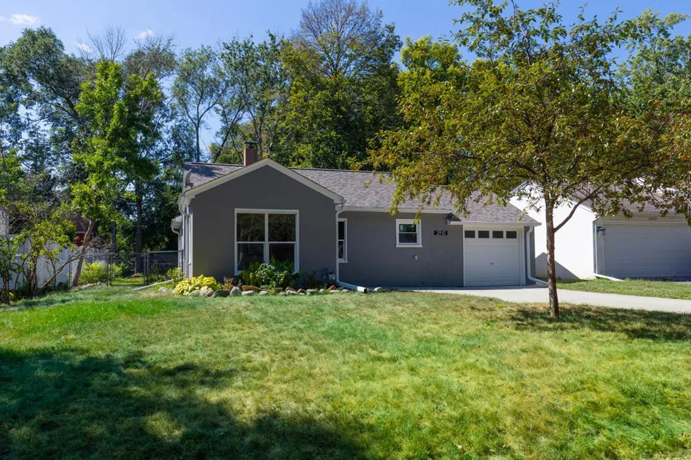 2910 Pennsylvania Avenue S Saint Louis Park, MN 55426