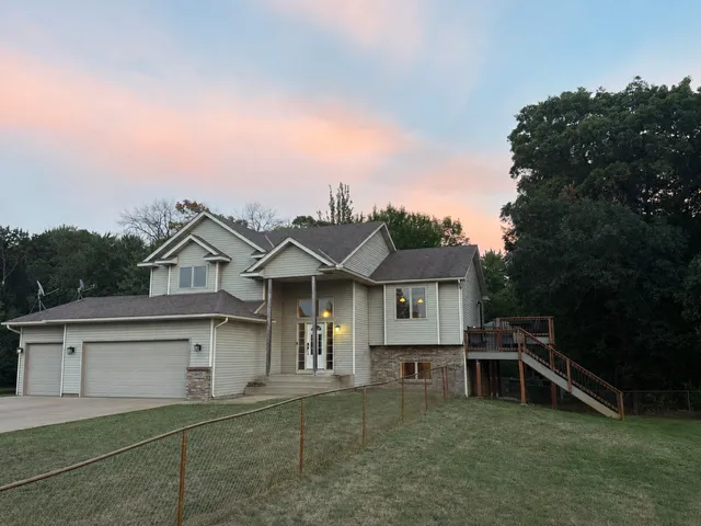 4648 209th Avenue NE East Bethel, MN 55011