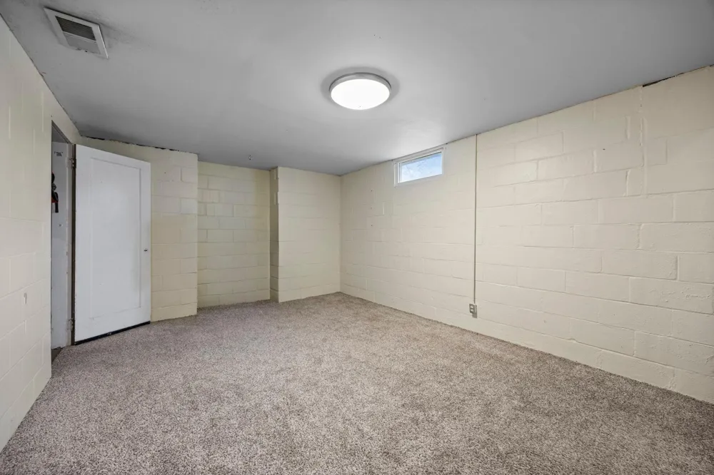 1000 W Lyon Avenue Lake City, MN 55041