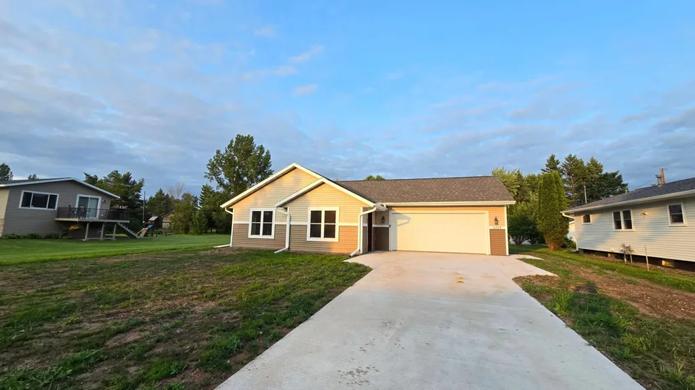 6528 John Avenue Superior, WI 54880