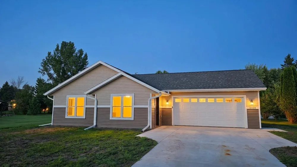 6528 John Avenue Superior, WI 54880