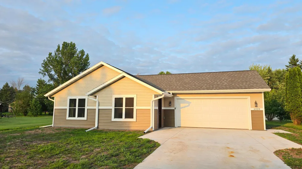6528 John Avenue Superior, WI 54880