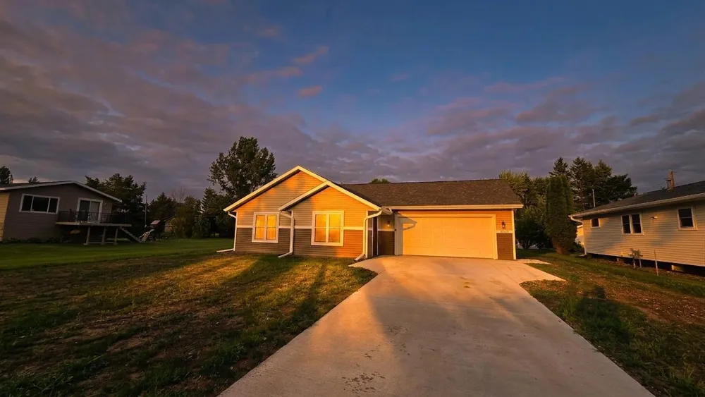 6528 John Avenue Superior, WI 54880
