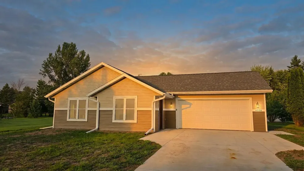 6528 John Avenue Superior, WI 54880