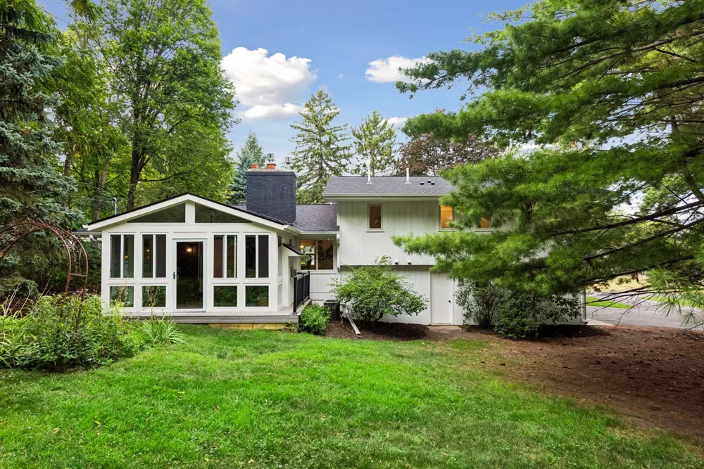 18065 Berry Lane Wayzata, MN 55391
