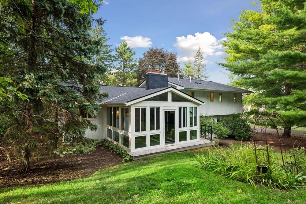 18065 Berry Lane Wayzata, MN 55391