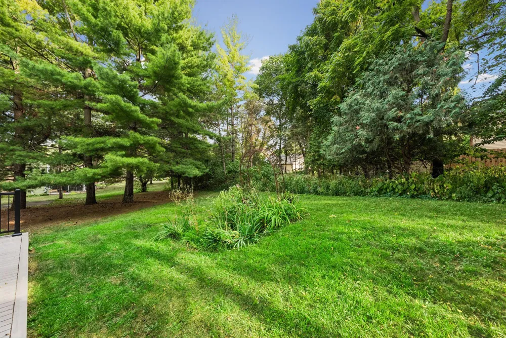 18065 Berry Lane Wayzata, MN 55391
