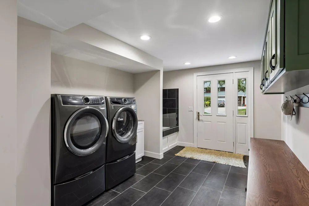 18065 Berry Lane Wayzata, MN 55391
