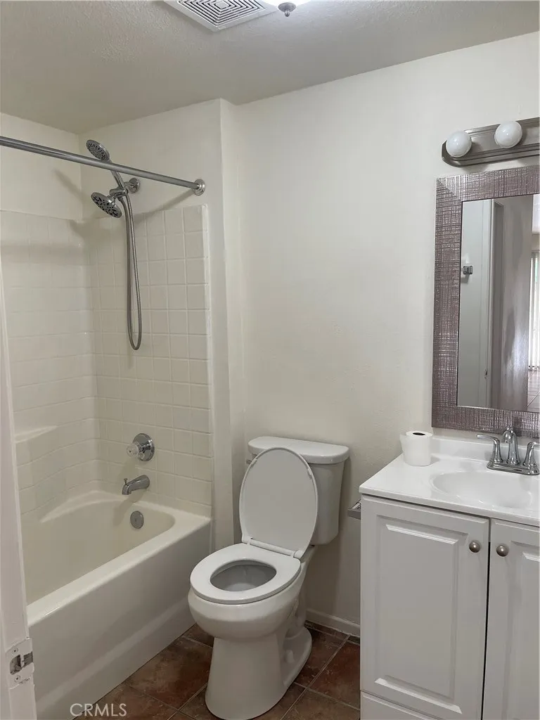 1522 W Avenue H4 Lancaster, CA 93534