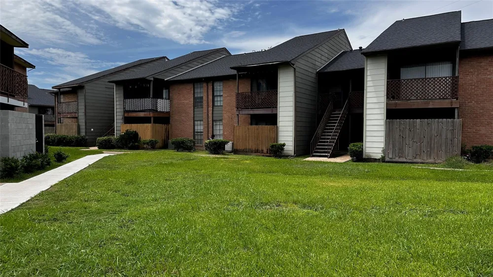 9090 S Braeswood Boulevard #89 Houston, TX 77074
