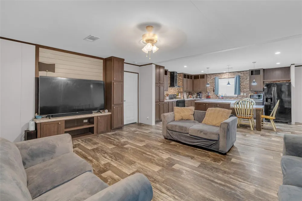 275 Road 5132 Cleveland, TX 77327