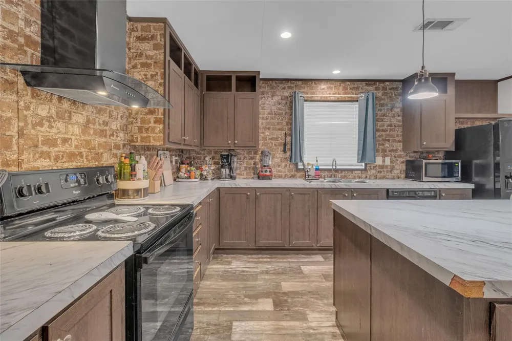 275 Road 5132 Cleveland, TX 77327