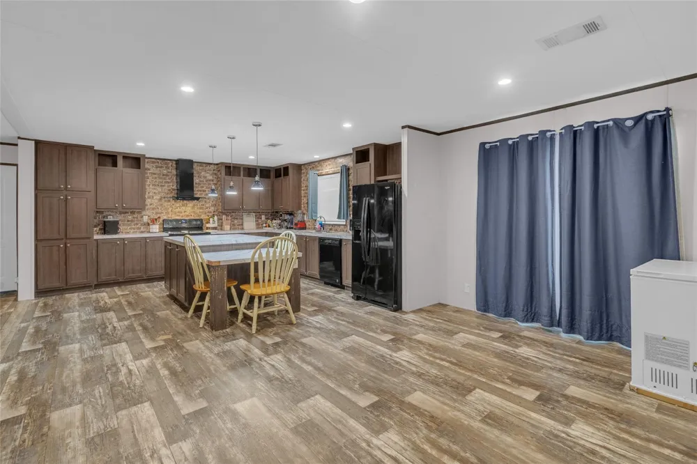 275 Road 5132 Cleveland, TX 77327