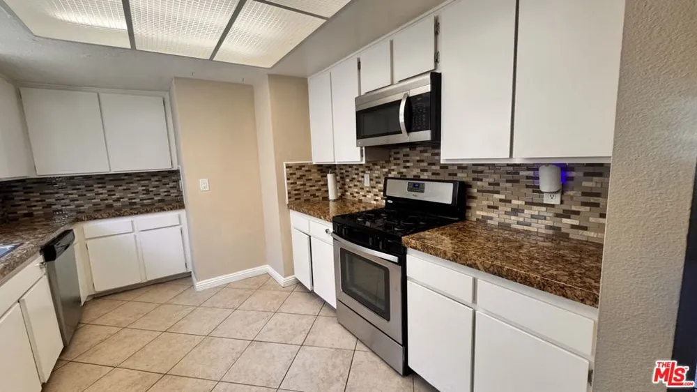 15554 Parthenia Street #8 Los Angeles, CA 91343