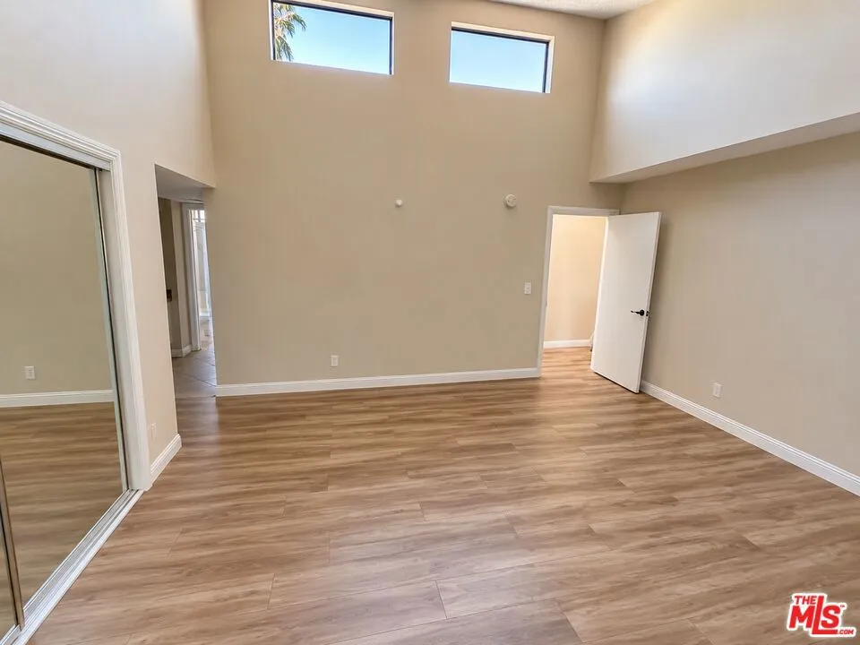 15554 Parthenia Street #8 Los Angeles, CA 91343