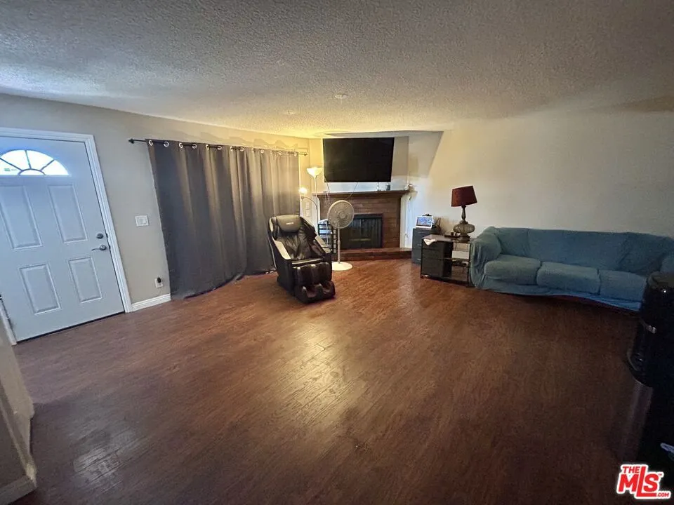 15554 Parthenia Street #8 Los Angeles, CA 91343