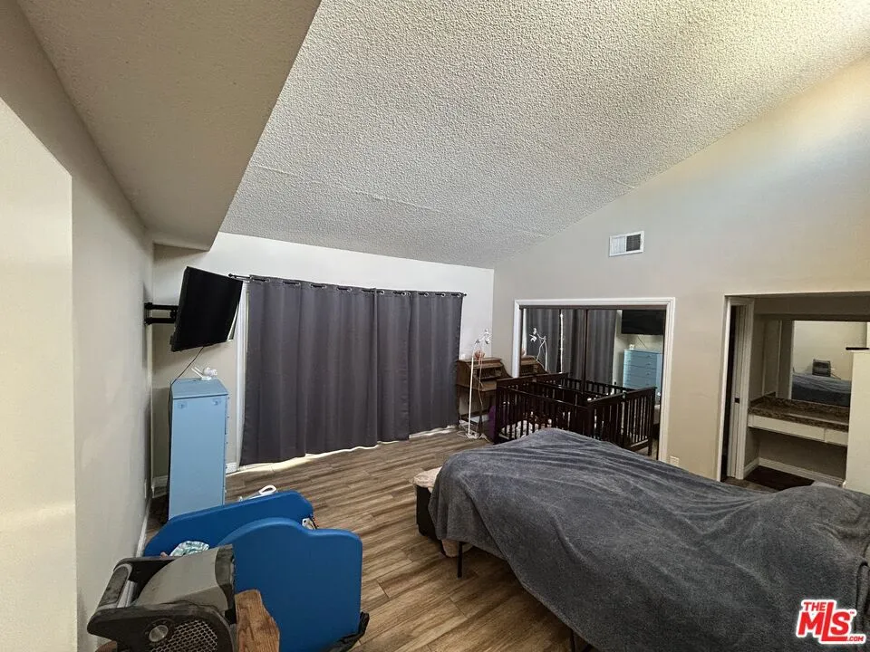 15554 Parthenia Street #8 Los Angeles, CA 91343