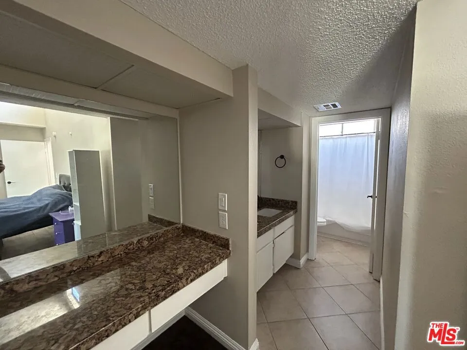 15554 Parthenia Street #8 Los Angeles, CA 91343