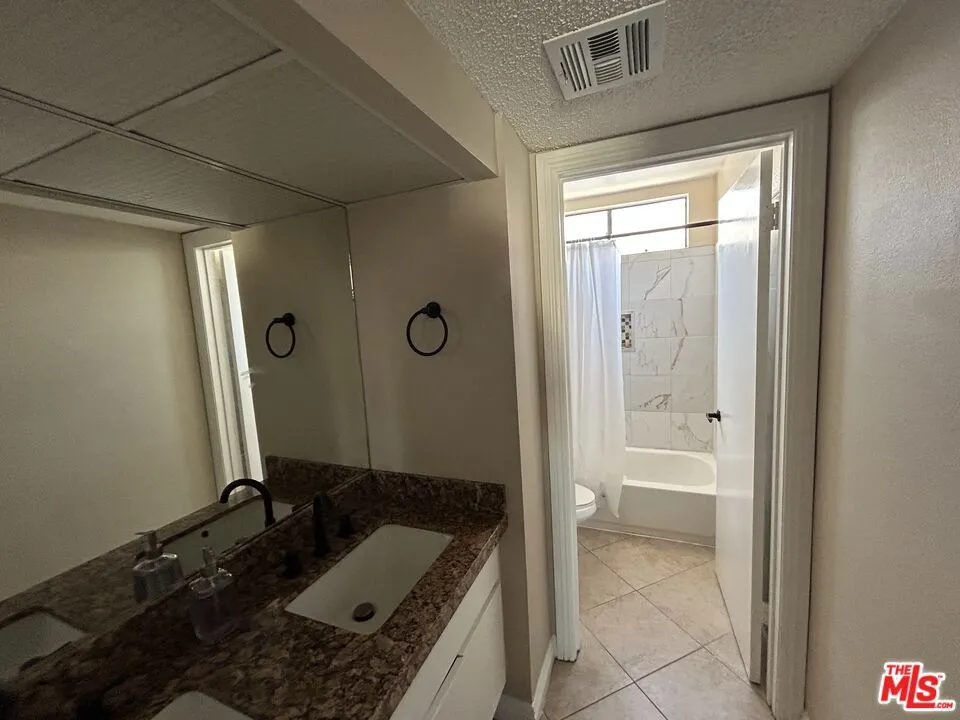 15554 Parthenia Street #8 Los Angeles, CA 91343