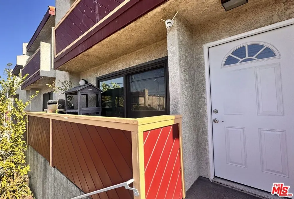 15554 Parthenia Street #8 Los Angeles, CA 91343