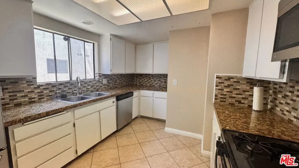 15554 Parthenia Street #8 Los Angeles, CA 91343