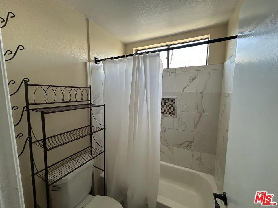 15554 Parthenia Street #8 Los Angeles, CA 91343