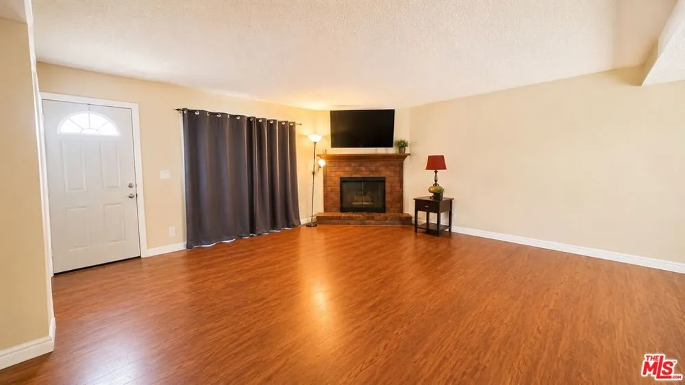 15554 Parthenia Street #8 Los Angeles, CA 91343