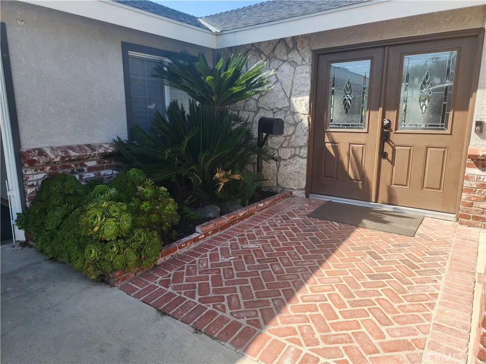 5253 E Woodwind Anaheim, CA 92807