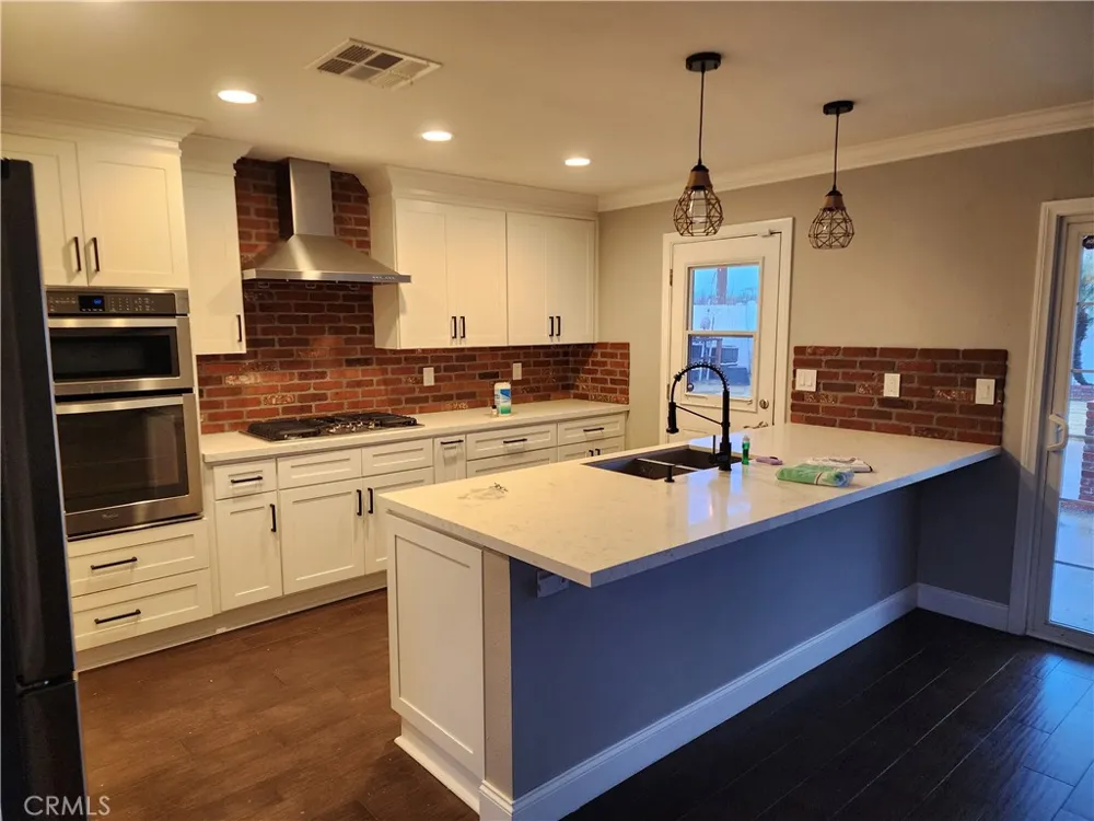 5253 E Woodwind Anaheim, CA 92807