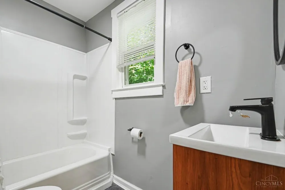 2149 W Clifton Avenue Cincinnati, OH 45219