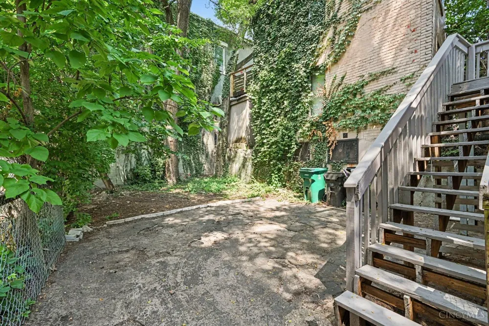 2149 W Clifton Avenue Cincinnati, OH 45219